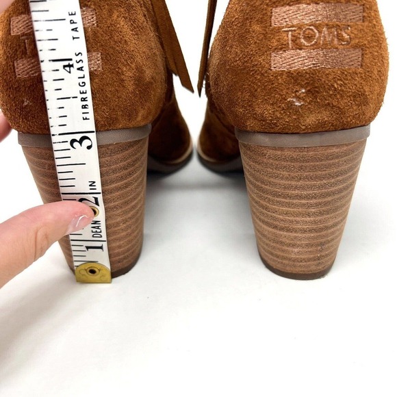 TOMS Suede Booties Cinnamon Brown Peep Toe Majorca Perforated Fringe Women’s 7 - Picture 9 of 12